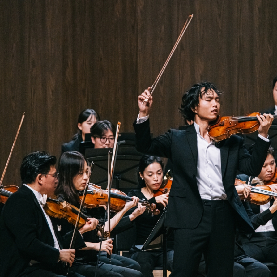 Chinese violinist Luo Chaowen wins Isangyun Competition