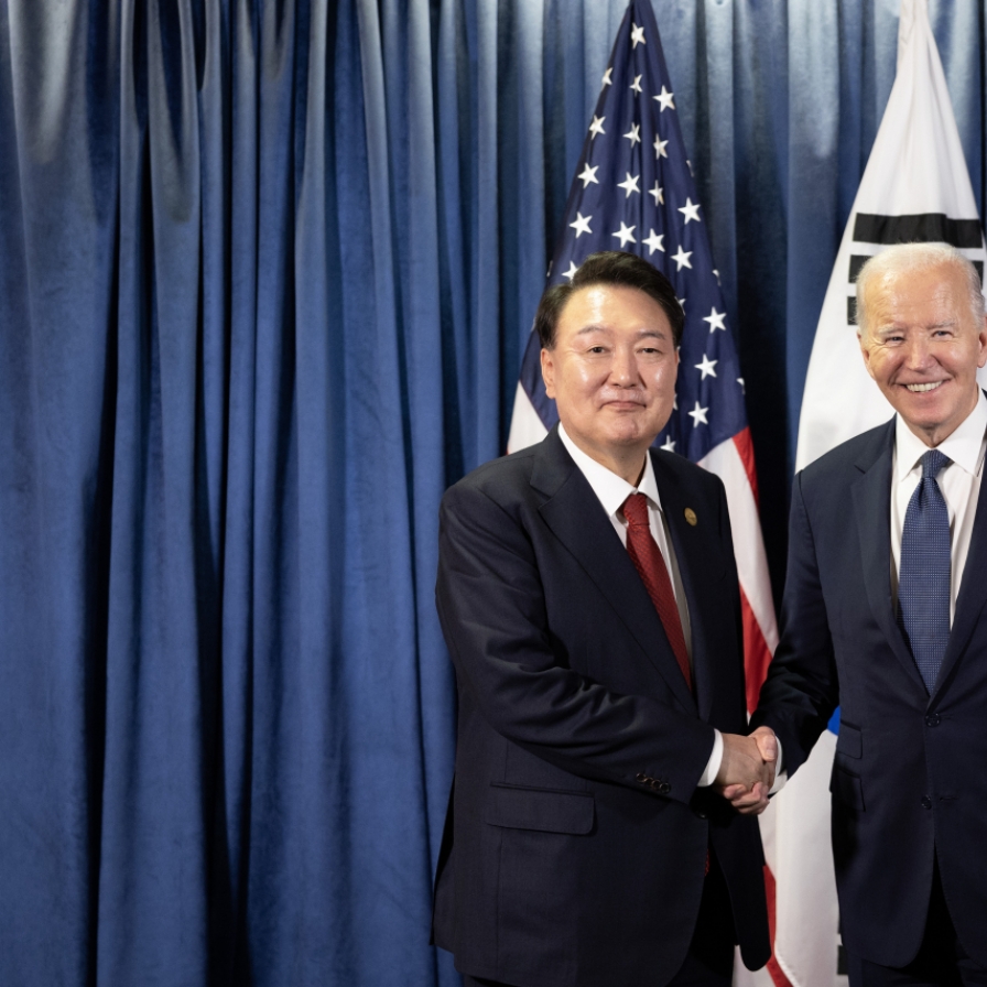 Yoon, Biden hold farewell summit in Peru