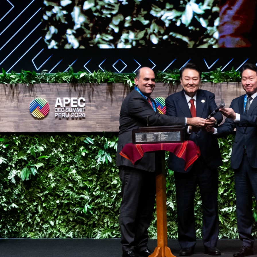 Yoon proposes forum for AI standards among APEC economies