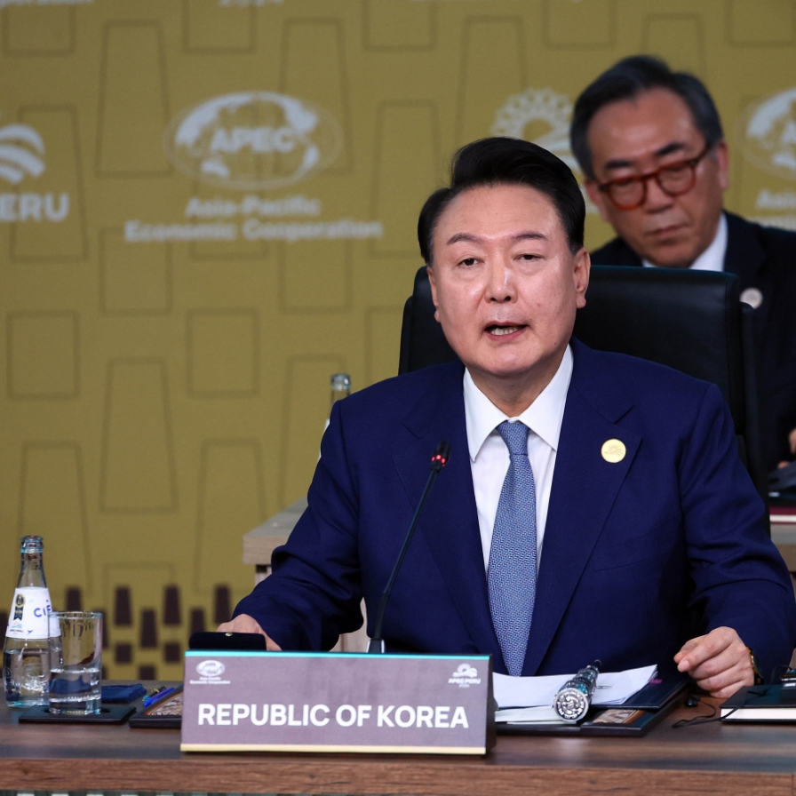 Yoon affirms S. Korea's commitment to lead carbon-free energy initiatives