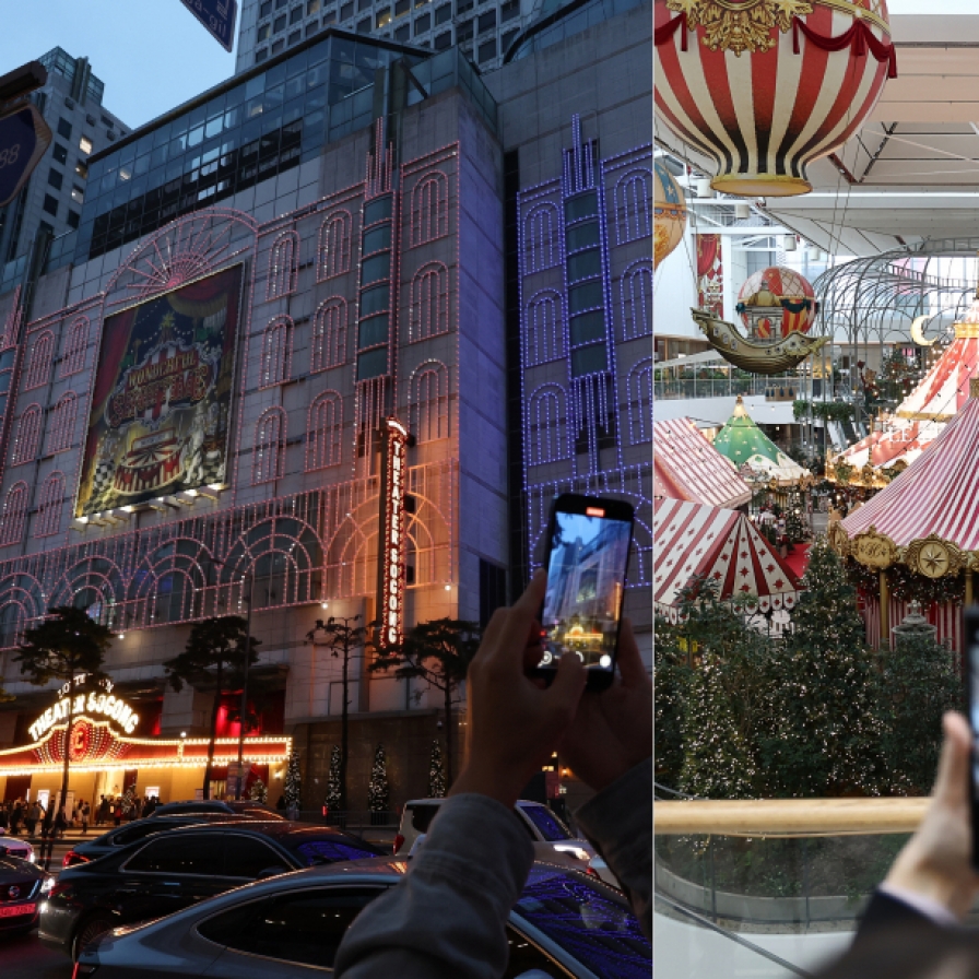 Seoul’s department stores dazzle in festive holiday competition