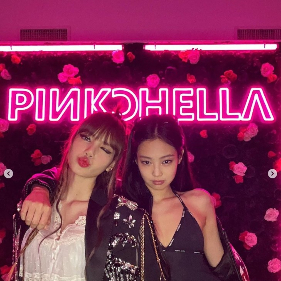 [Today’s K-pop] Blackpink’s Jennie, Lisa invited to Coachella as solo acts