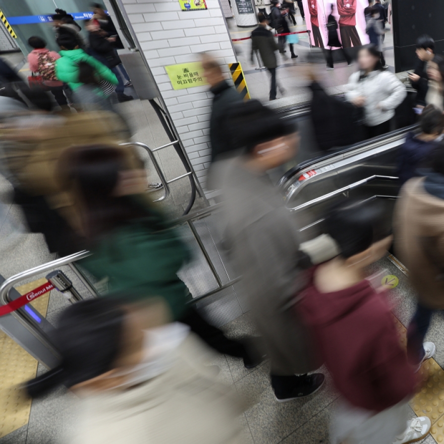 Union's 'work-to-rule' protest continues to delay Seoul subway trains