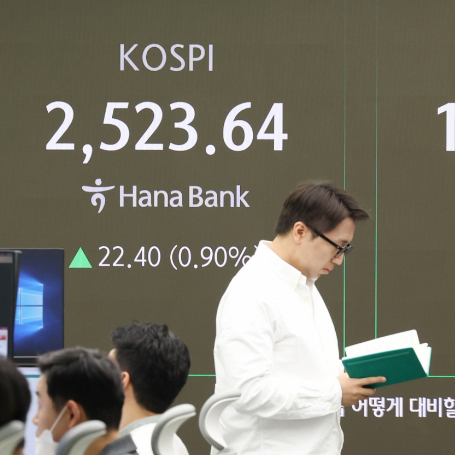 Seoul shares open higher on tech gains