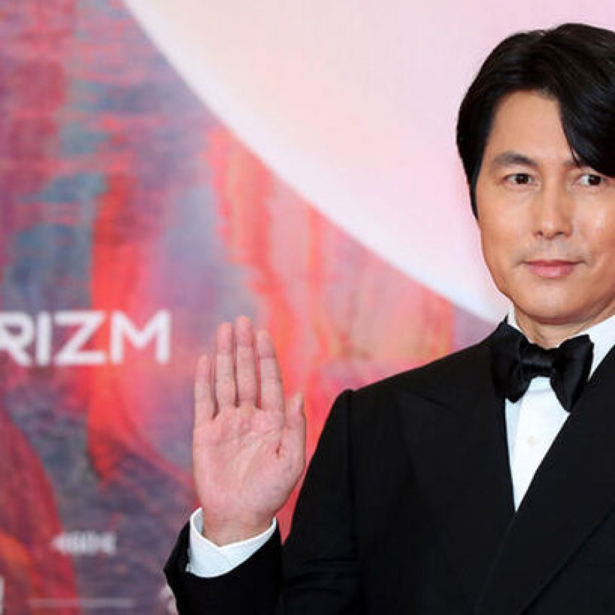 Jung Woo-sung reconsidering attendance at Blue Dragon Film Awards amid lovechild revelations