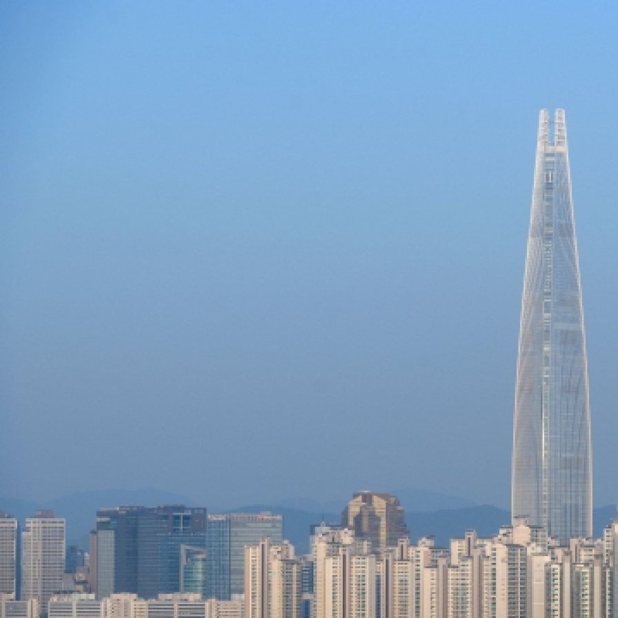 Lotte Group to provide Lotte World Tower as collateral for Lotte Chemical amid liquidity woes