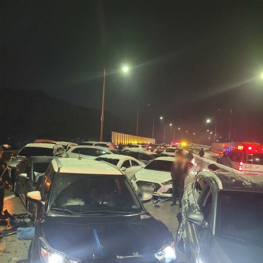 11 injured in 53-car pileup on icy road in Wonju