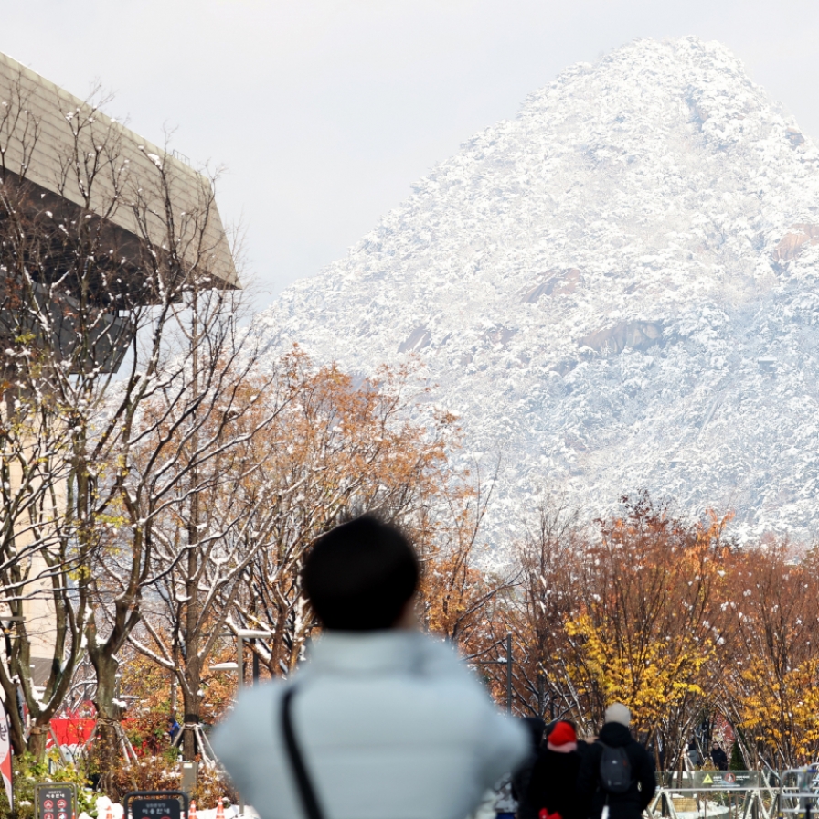 Chaos unfolds as rare November snowstorm hits Korea for 2nd day