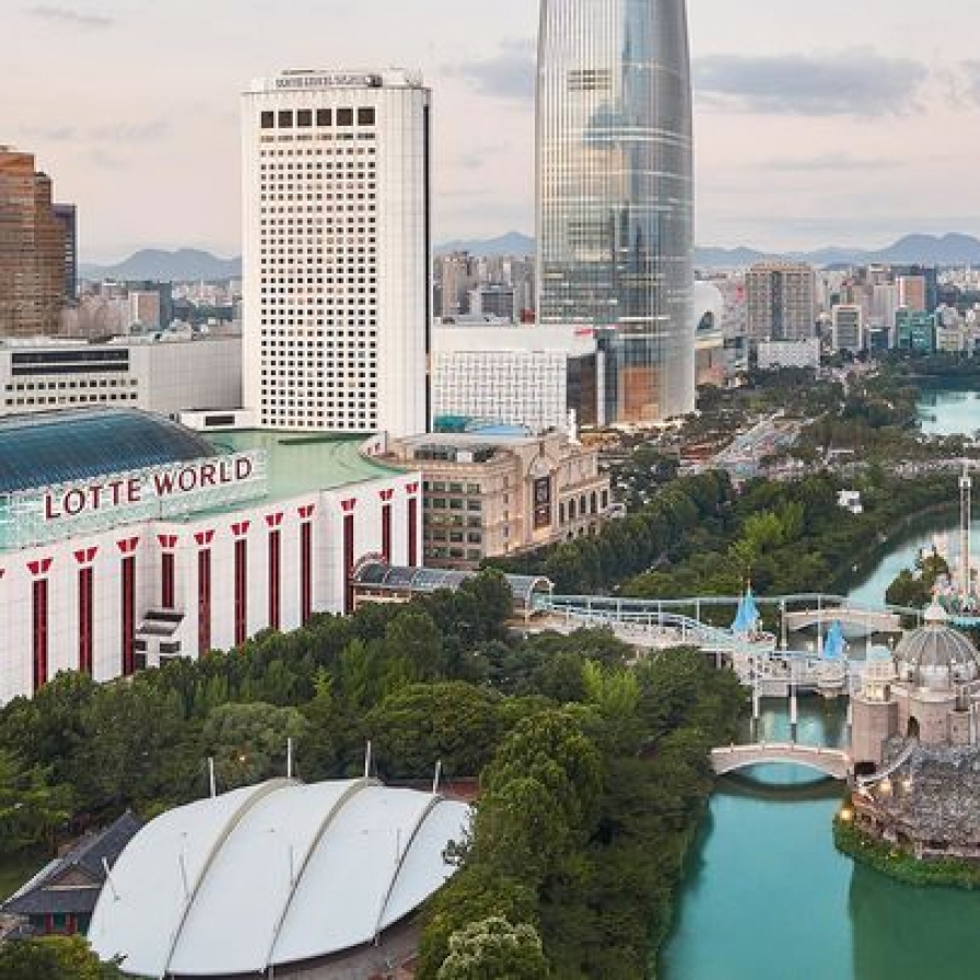 At Lotte Hotel, worker falls to death while painting 20-meter-high ceiling