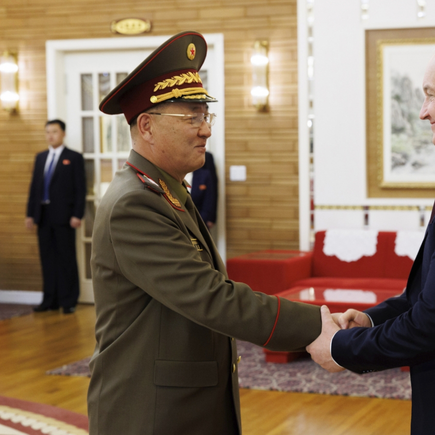 Defense chiefs of Russia, N. Korea meet amid escalating Ukraine war