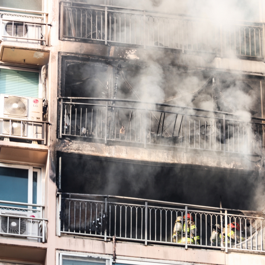 30 residents evacuated after apartment fire in Daegu