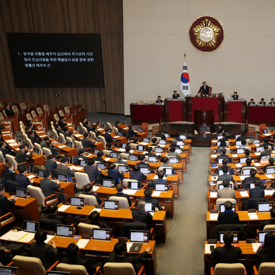 [Breaking] Majority of ruling party lawmakers exit after vote on first lady probe