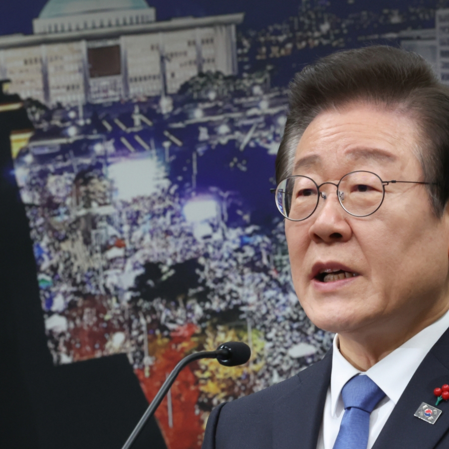 Opposition leader urges ruling party lawmakers to vote for Yoon Suk Yeol impeachment