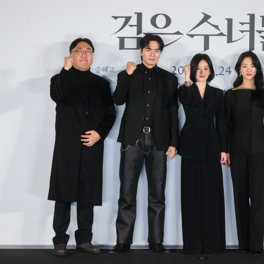 In  'Dark Nuns,' Song Hye-kyo, Jeon Yeo-been face down demonic shadows