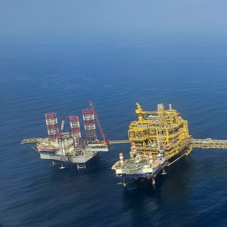 Hanwha Ocean's fixed platfrom achieves early oil production