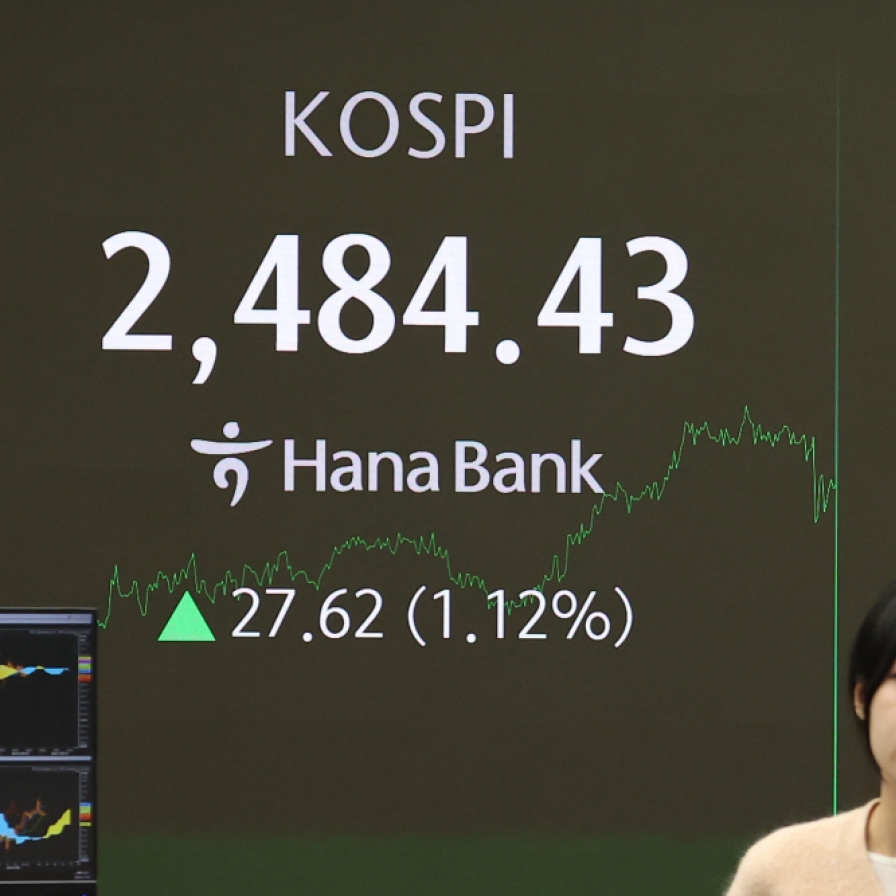 Seoul shares soar over 1% on bargain hunting