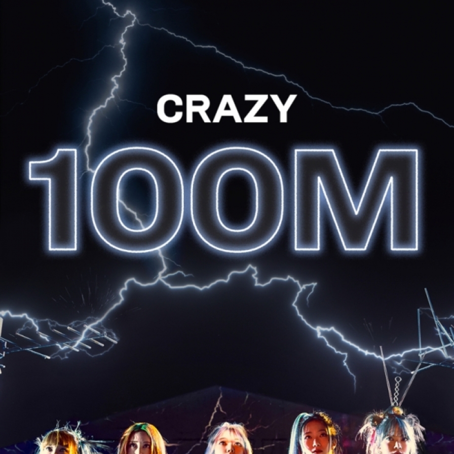 [Today’s K-pop] Le Sserafim tops 100m views with ‘Crazy’ music video