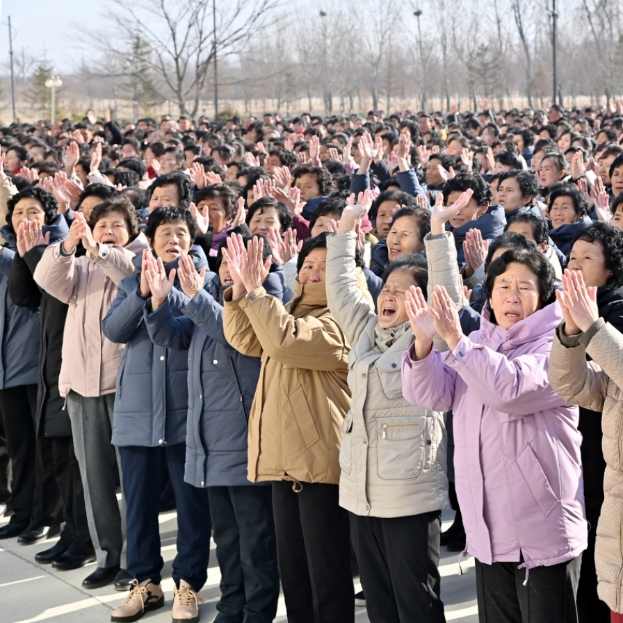 N. Korea's flood victims brought to Pyongyang write letters of thanks to leader Kim