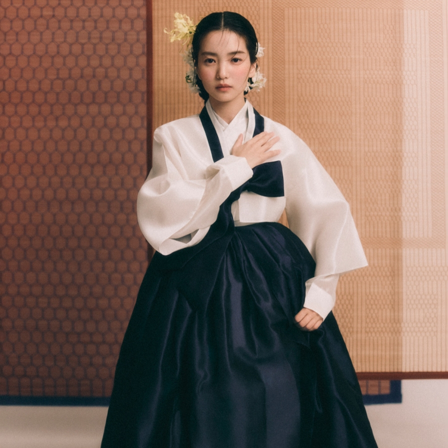 Actor Kim Tae-ri to showcase hanbok on Times Square billboard on Christmas Eve