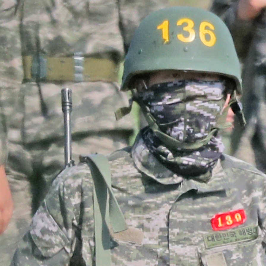 손흥민 '방탄모 쓰고 사격훈련', 영국 언론 '뜨거운 반응'