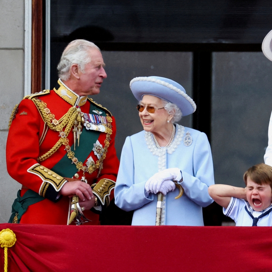 Doctors ‘concerned’ about Queen Elizabeth II‘s health