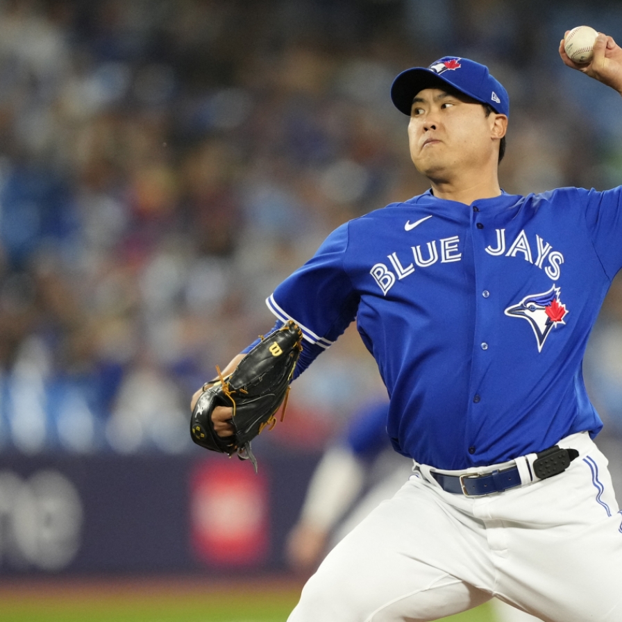 Blue Jays' Ryu Hyun-jin charged with loss in return from injury