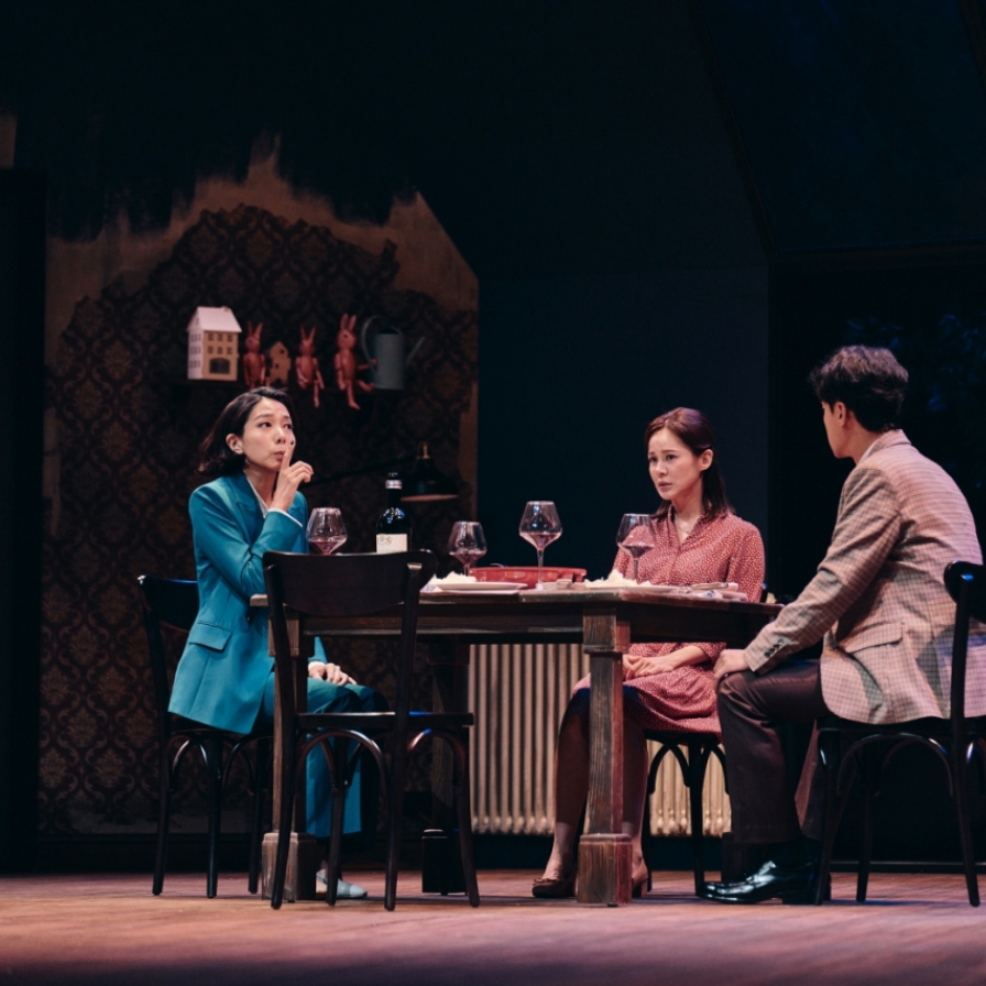[Herald Review] Nuanced local adaptations, sound effects transplant suspense of '2:22 A Ghost Story' from West End to Seoul stage
