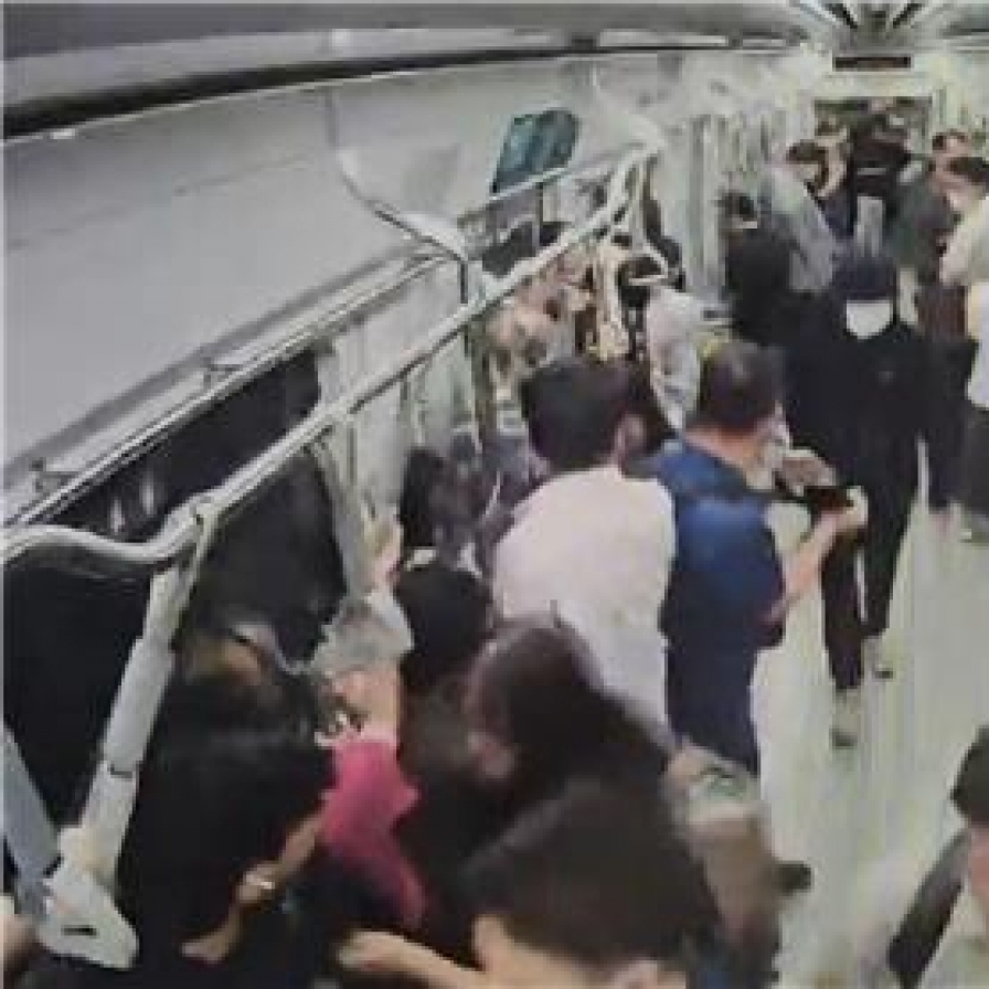 Mass stabbing fears set off stampede in Seoul subway