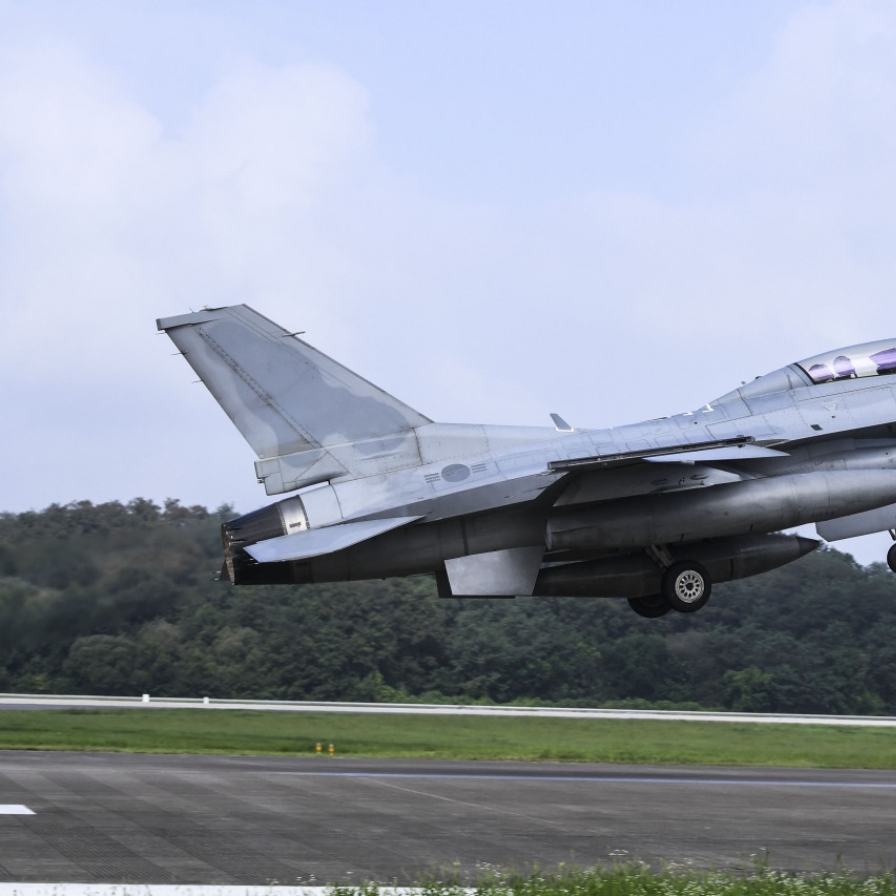 Fighter jet crashes in Seosan; pilot makes emergency escape