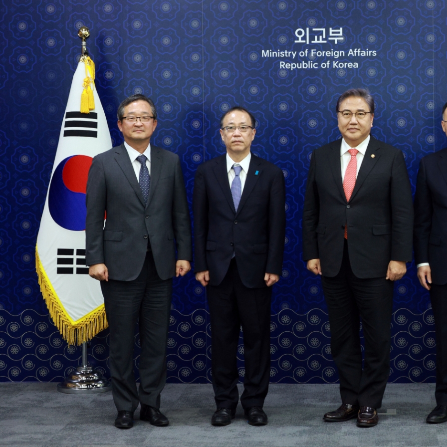 Trilateral talks open on Korea-Japan-China meeting