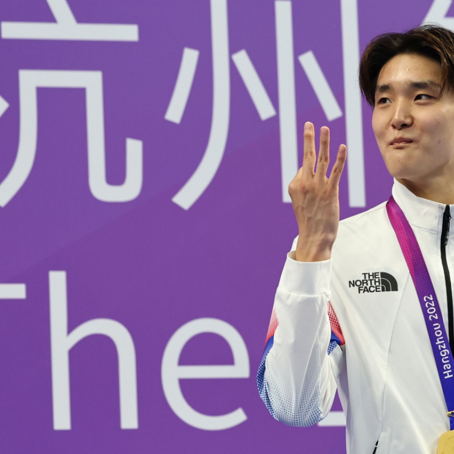 Swimmer, gamers celebrate Chuseok with gold medals