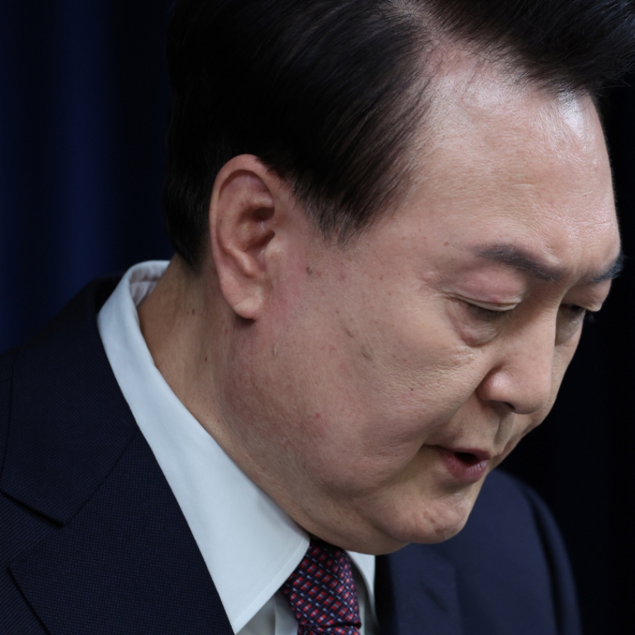 Yoon apologizes for Busan's Expo bid failure; Mayor open to 2035 rebid