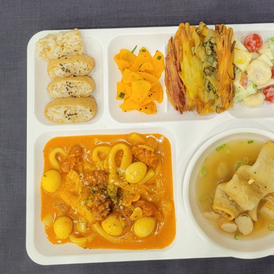 [Weekender] [K-School] From lobster to rose tteokbokki, Korean school food continues to evolve