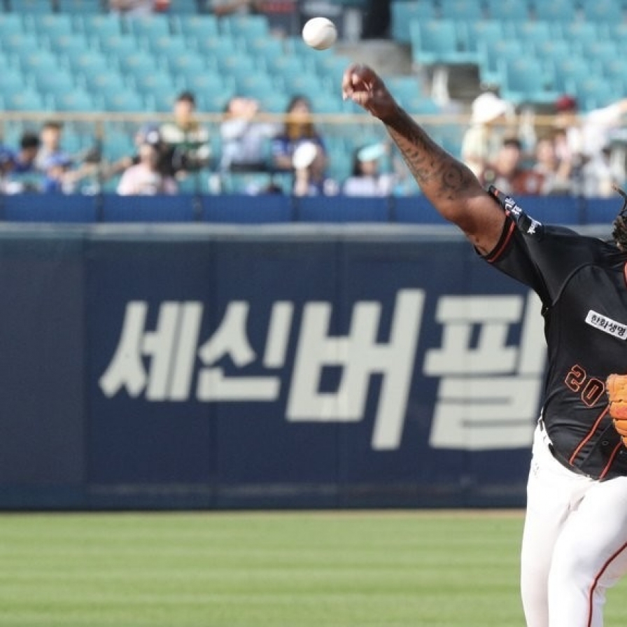 Hanwha Eagles re-sign pitcher Pena