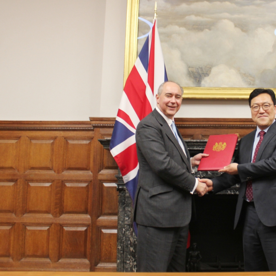 [Photo News] Fostering investment with UK