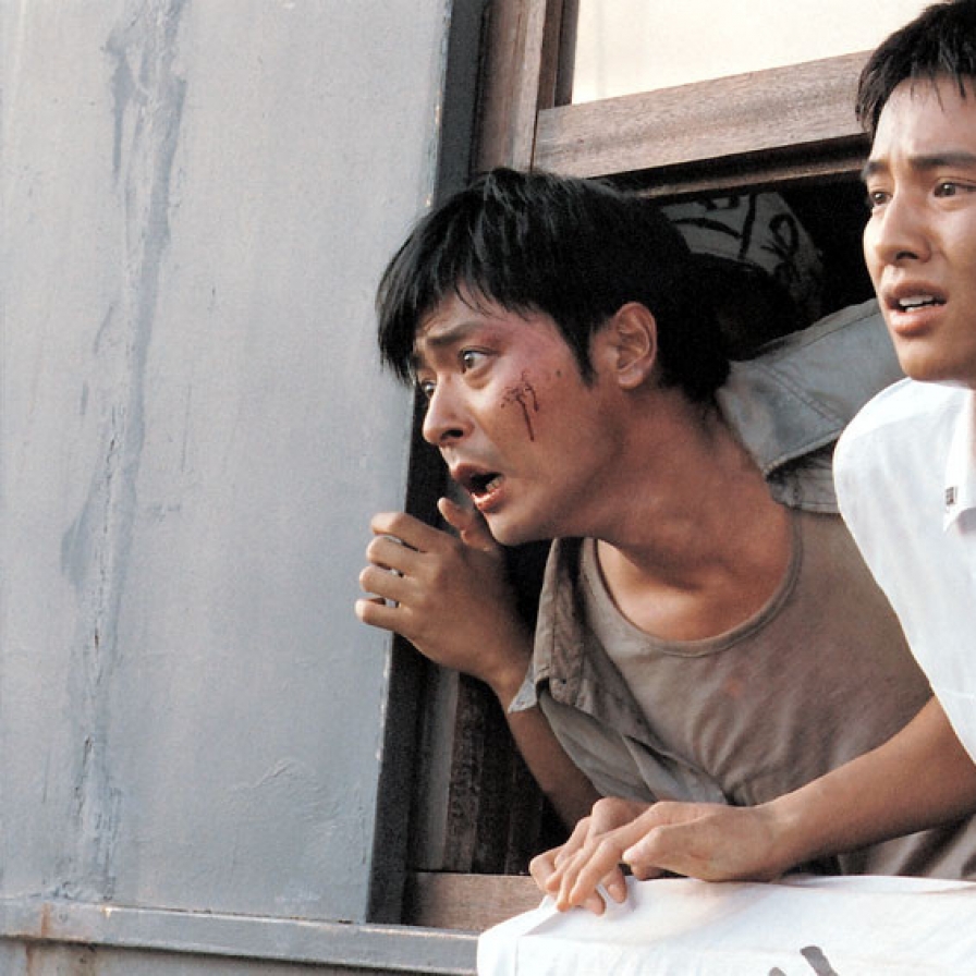 [History through films] ‘Taegukgi,’ a tearful story of two brothers in battle that divided Korea