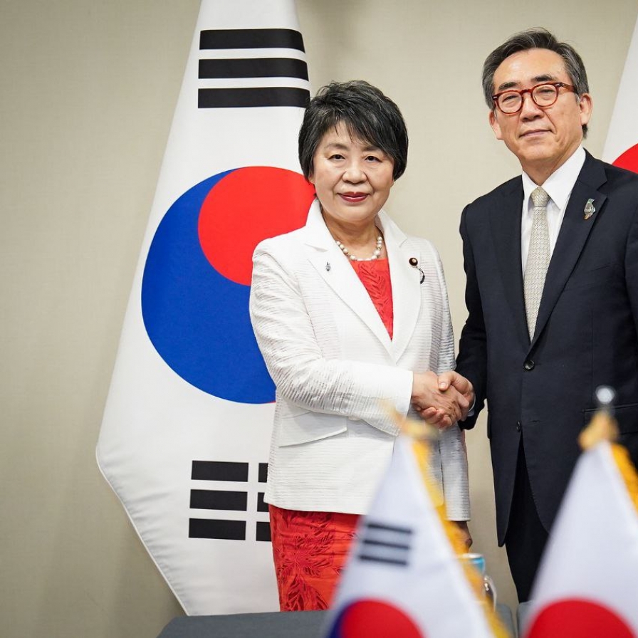 S. Korean, Japanese FMs agree on NK, differ on historical issues