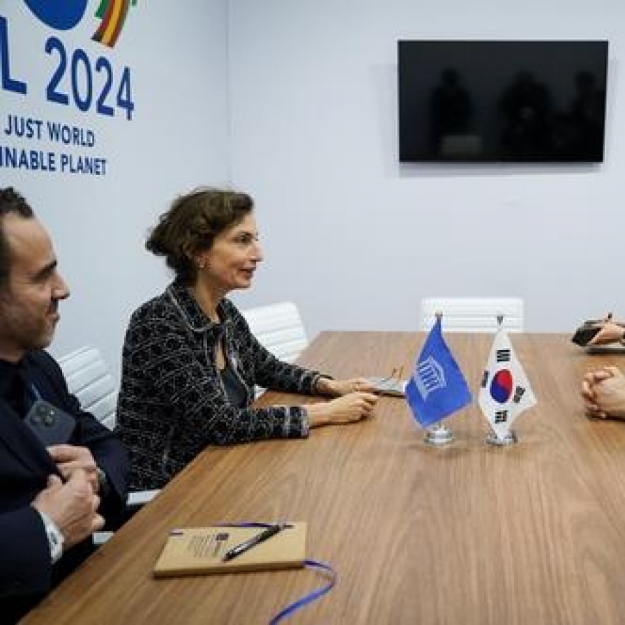 FM Cho meets with UNESCO chief in Brazil