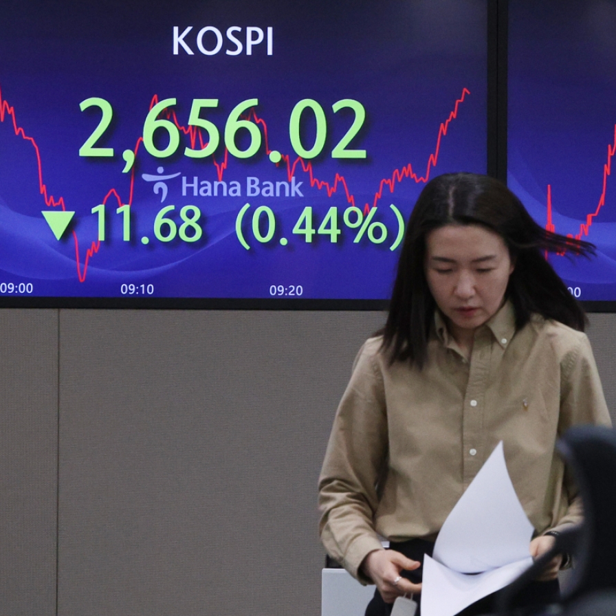 Seoul shares open lower on profit-taking