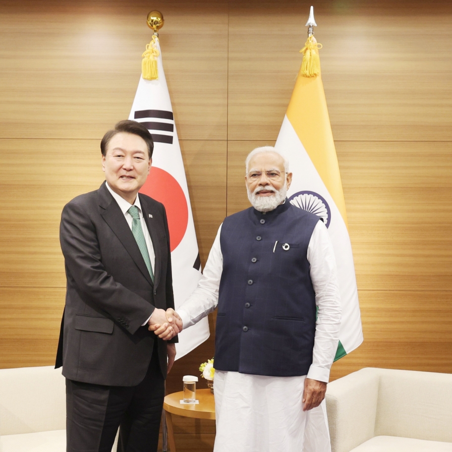 Indian FM visits Seoul to boost ties with S. Korea