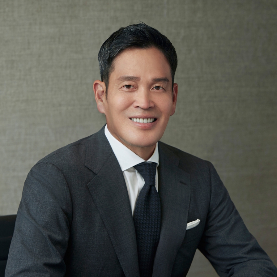 Shinsegae’s 55-year-old heir promoted to chair