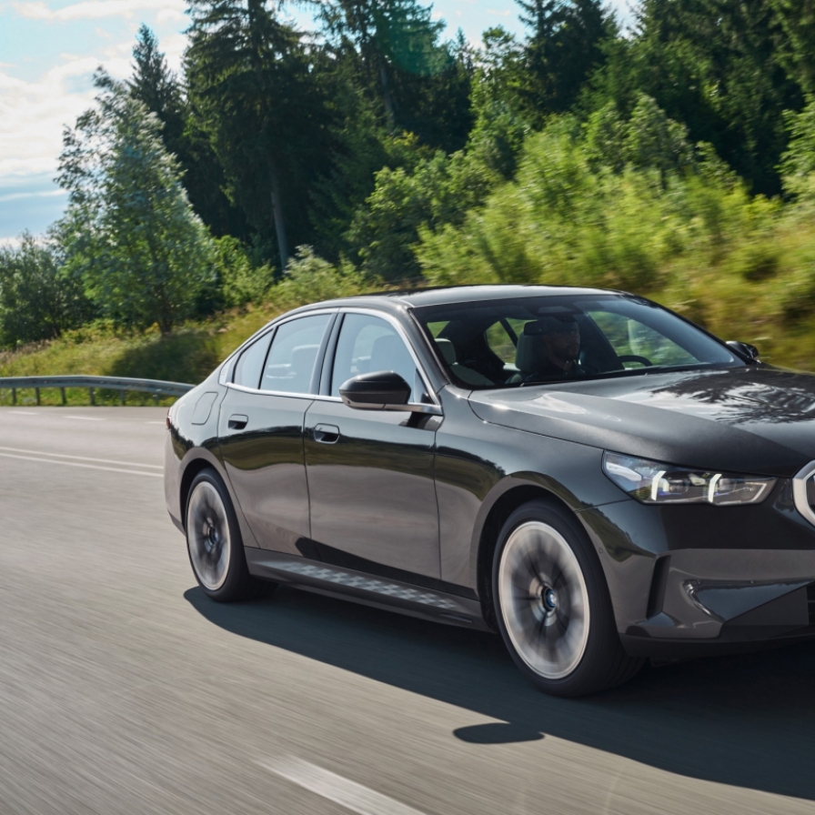 BMW looks to continue winning streak with new hybrid 5 Series