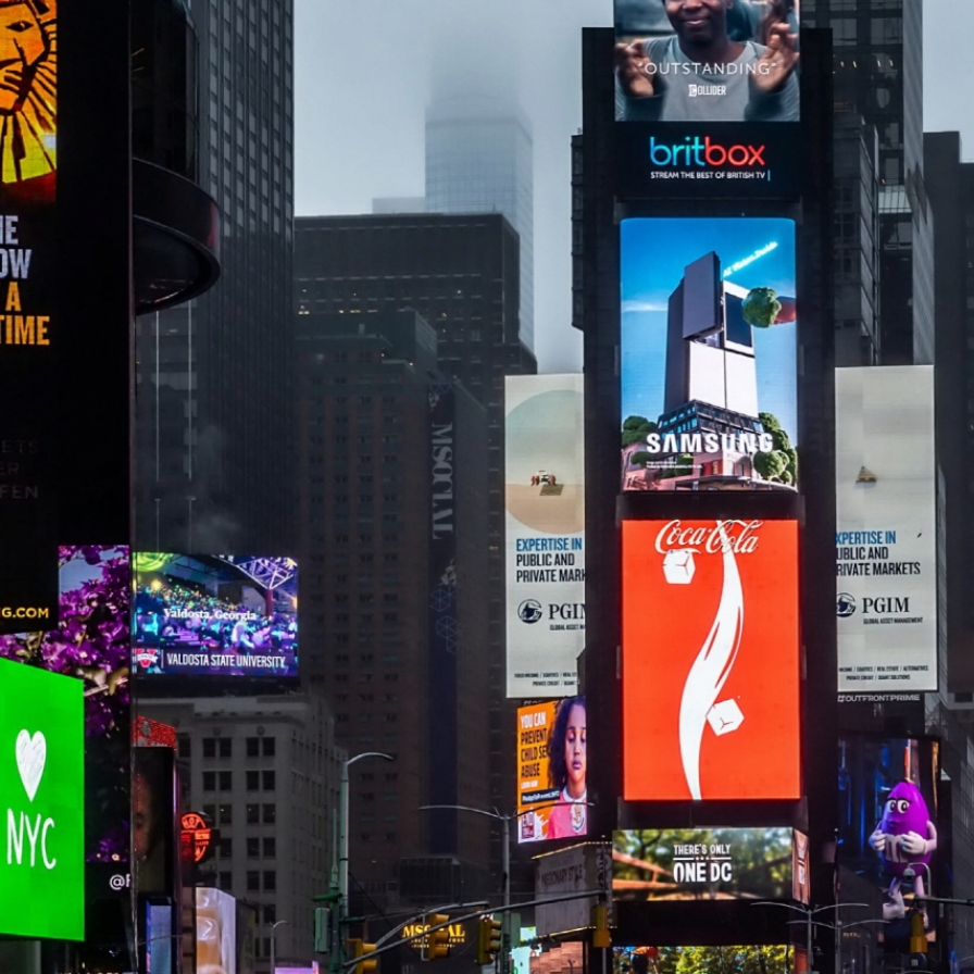 [Photo News] Samsung's AI refrigerator takes center stage in Times Square