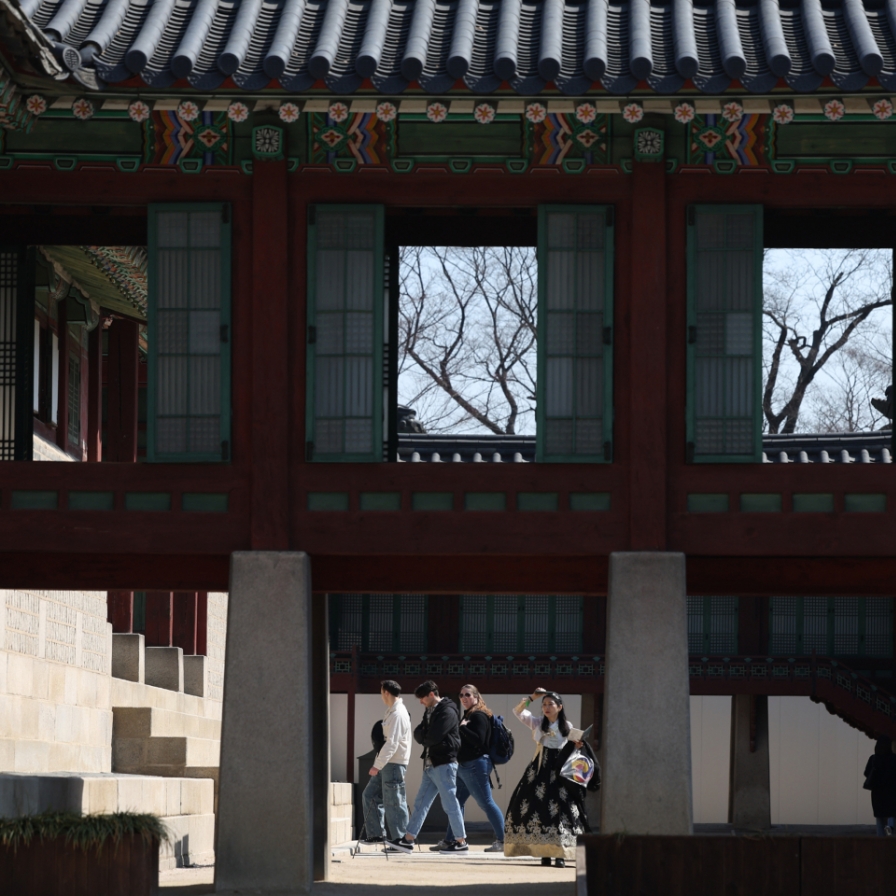 Man arrested for attempted arson at Changdeokgung