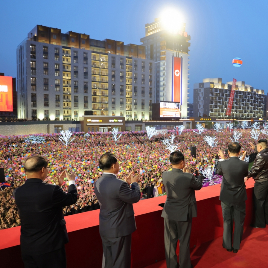 NK leader celebrates completion of 10,000 new homes in Pyongyang
