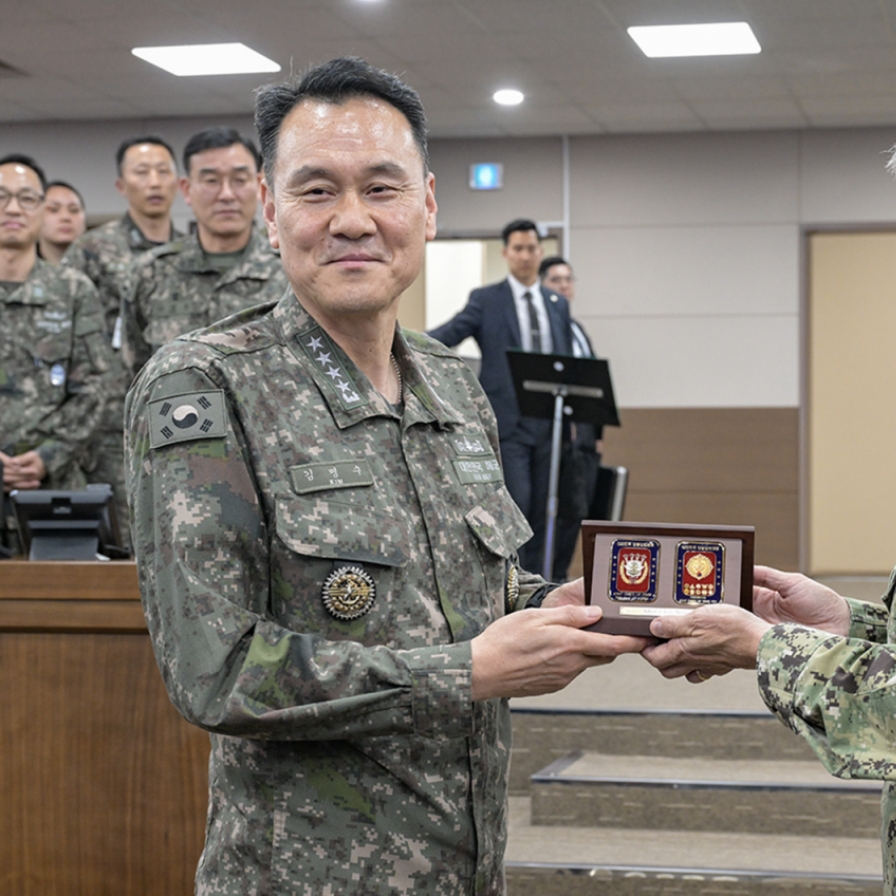 Top military officer meets new U.S. Pacific Fleet commander