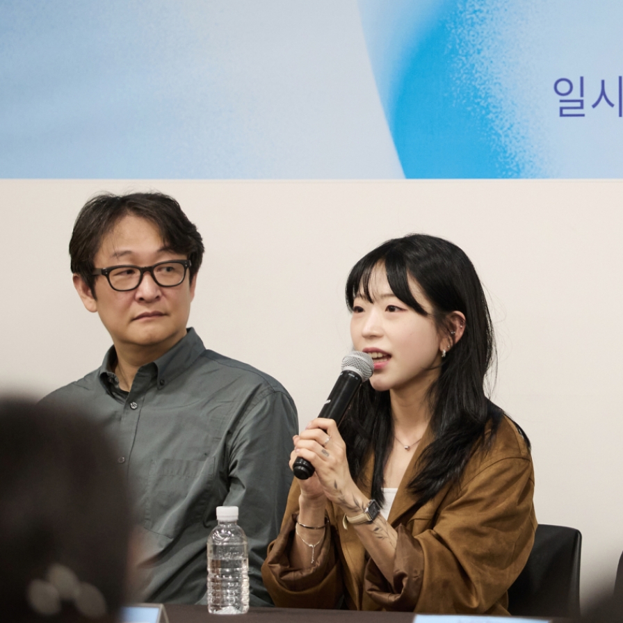 Author Cheon Seon-ran explains her preference for stage adaptations of 'A Thousand Blues'