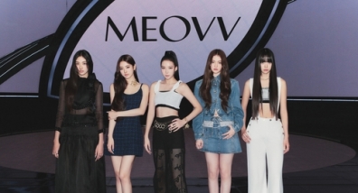 Producer Teddy's girl group Meovv debuts, showcasing dual feline charms