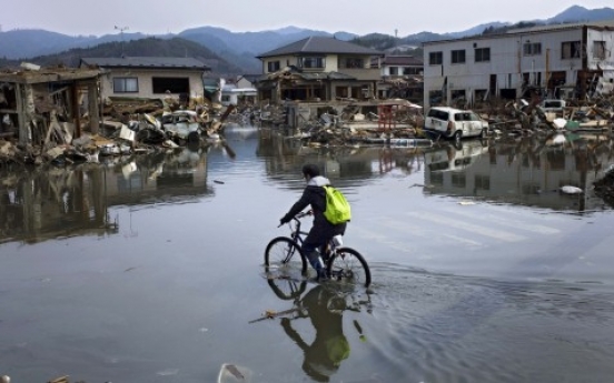 Japan mulls raising nuclear crisis to top level: report