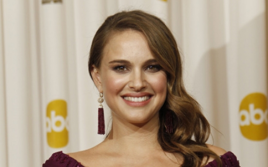 Hollywood's Natalie Portman gives birth to a boy